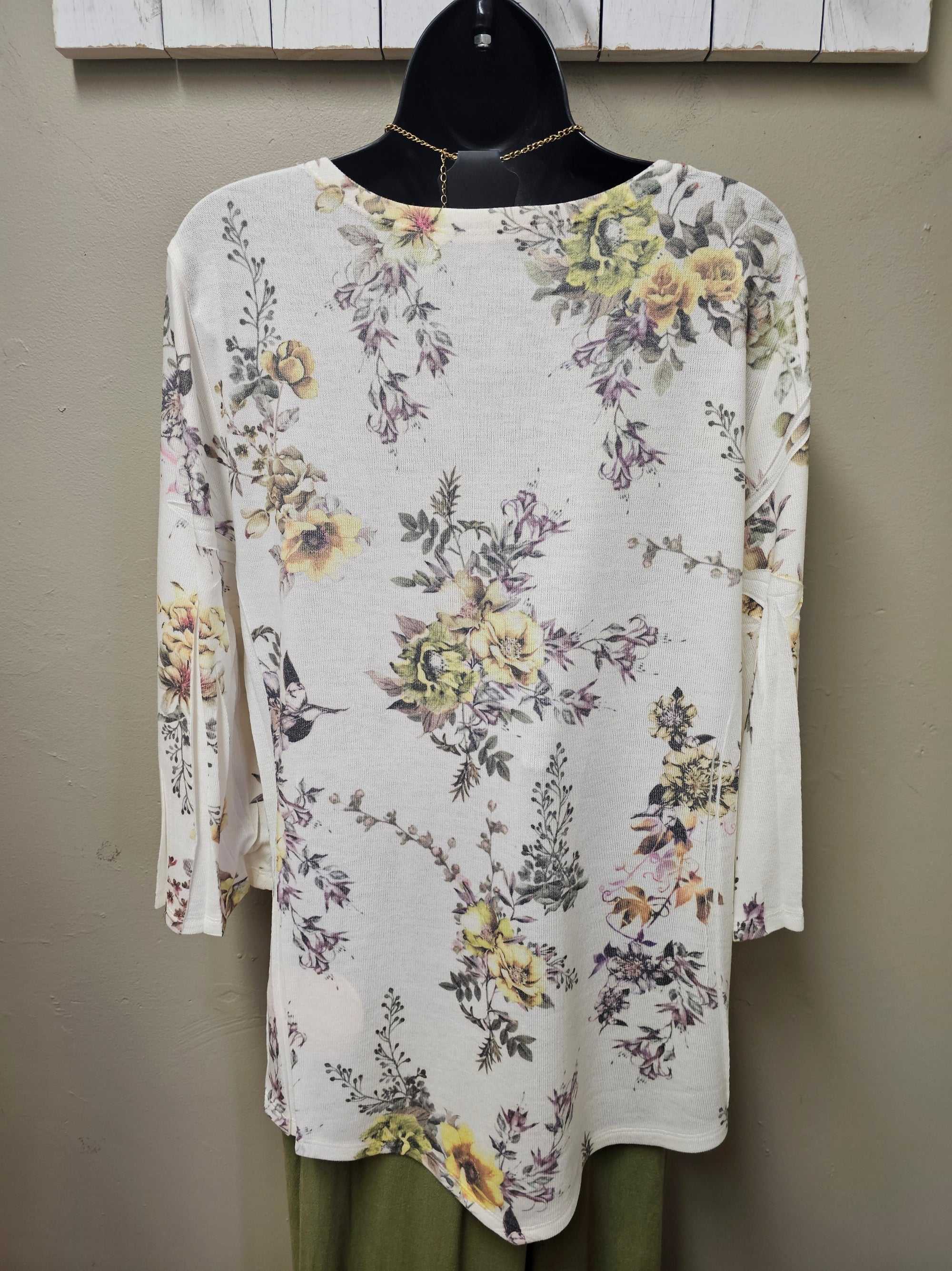 Beautiful Light Sweater Ivory Yellow Floral Top with Sleeves