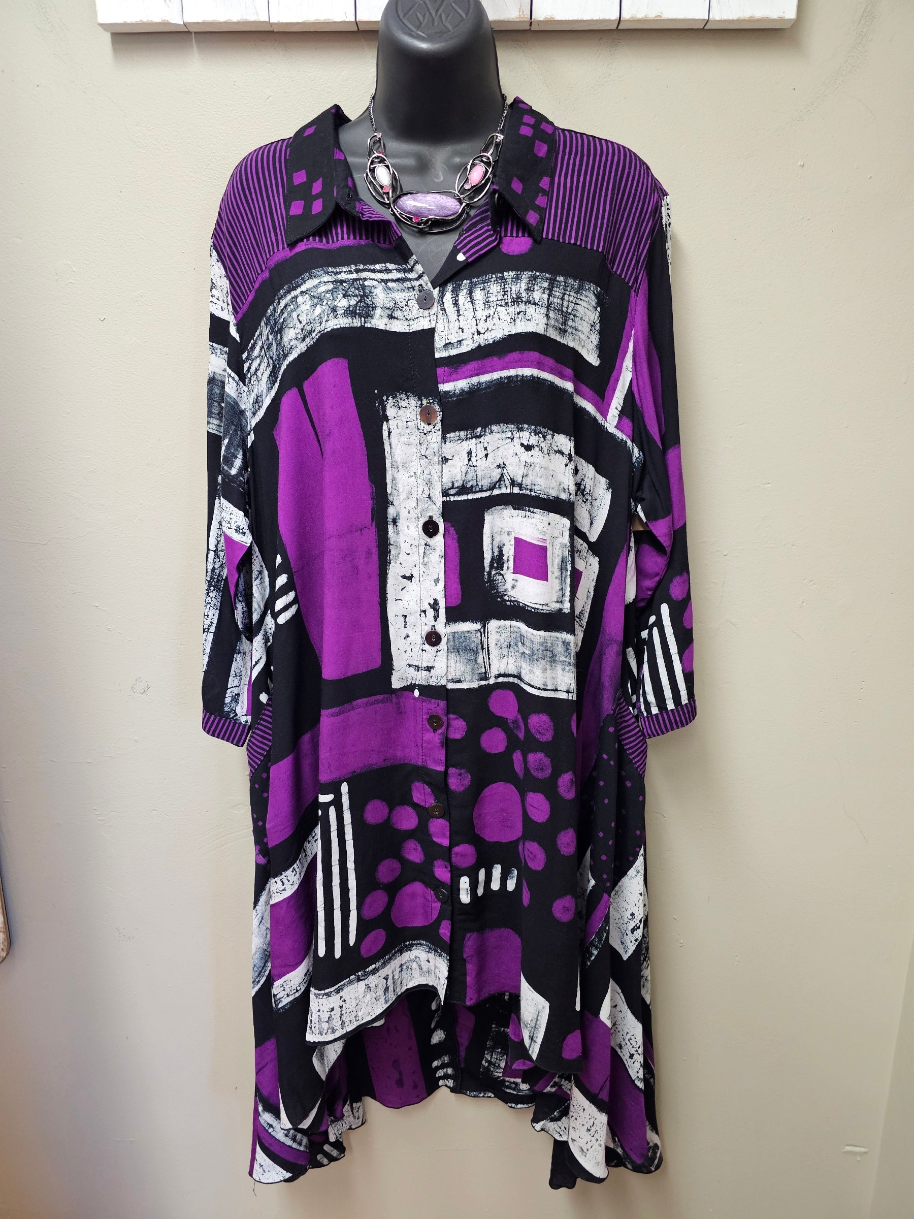 Unique Gorgeous Button Down Hi-Lo Black & Fuschia Tunic Top