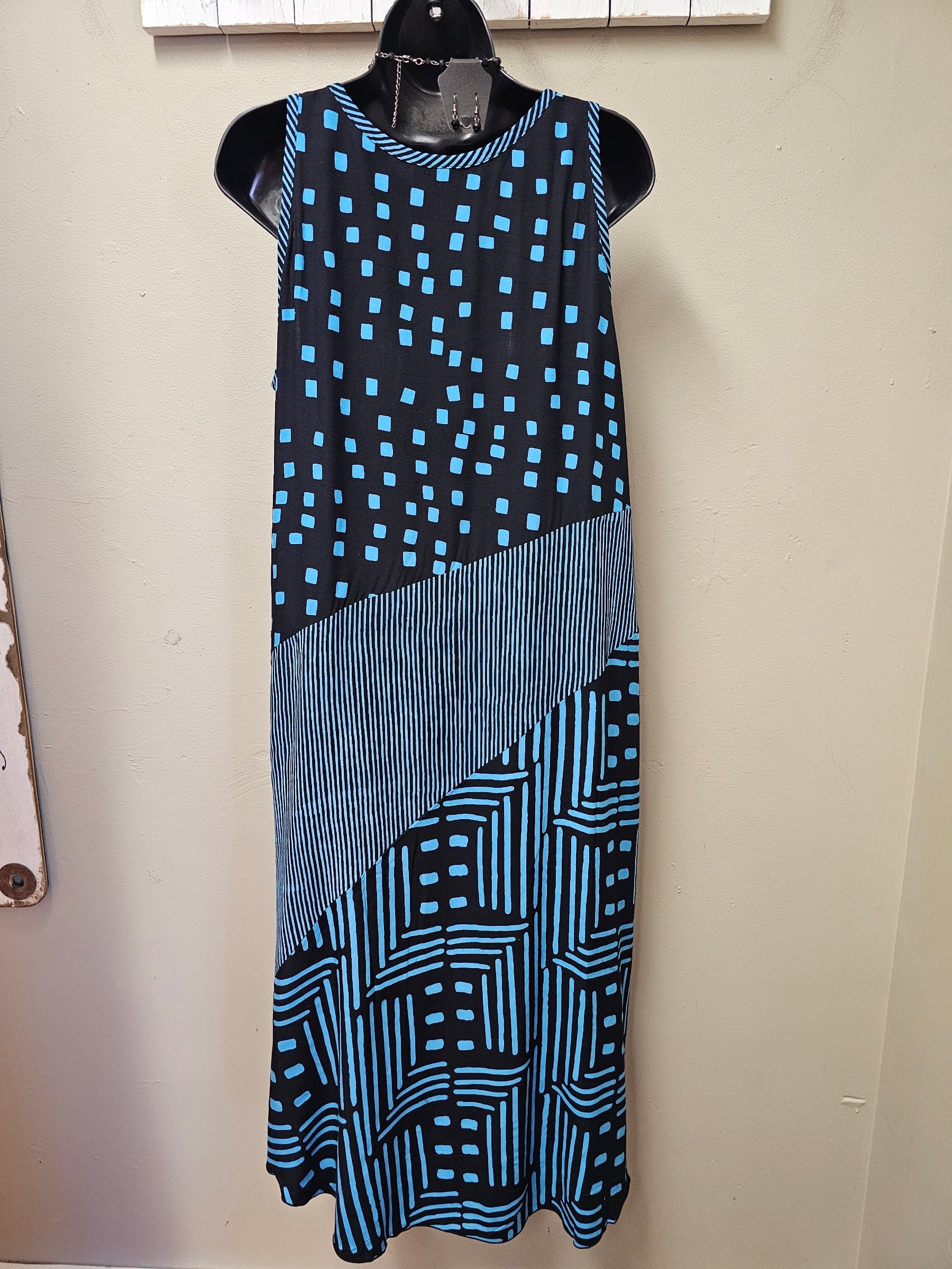 Stunning Sleeveless Black & Blue Dress