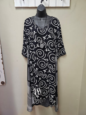 FINAL SALE WAS $159.99  Gorgeous Geometric Design Black & White 3/4 Sleeves Dress