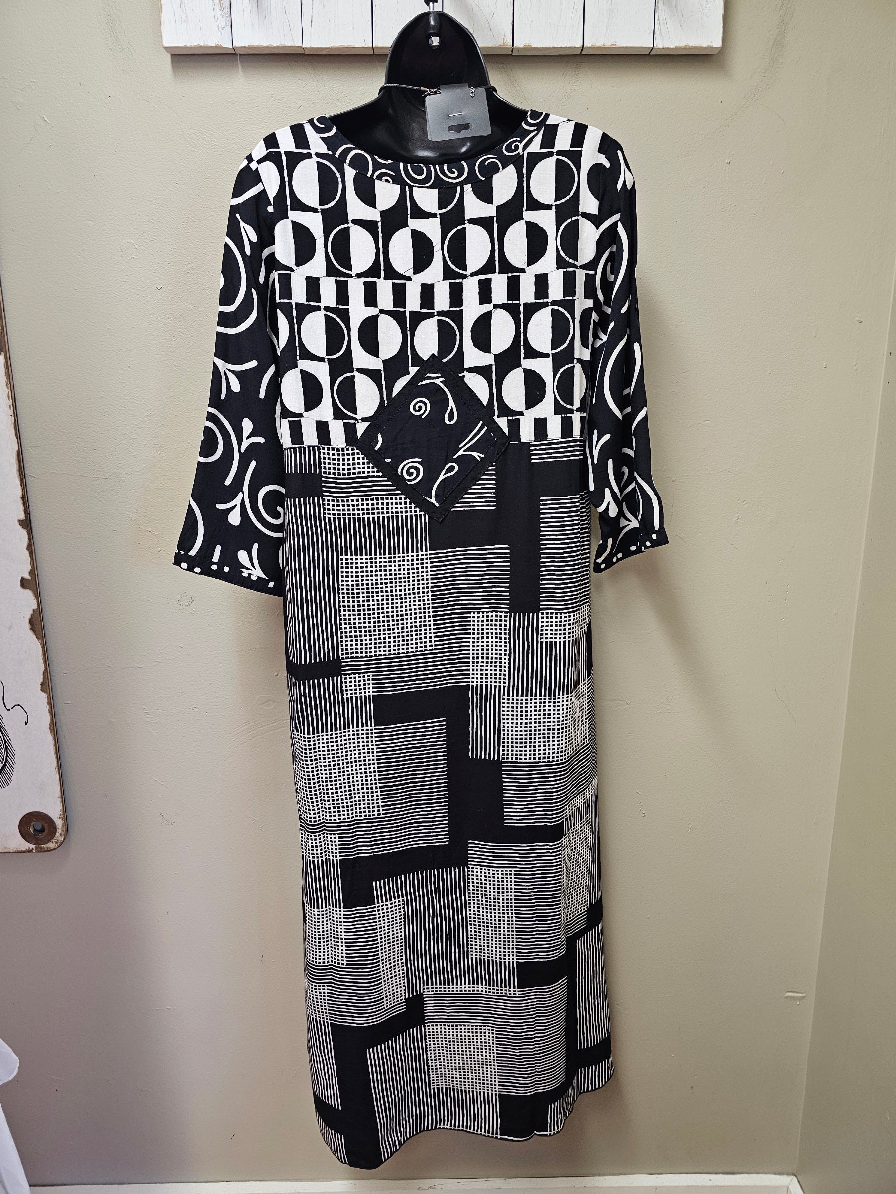 FINAL SALE WAS $159.99  Gorgeous Geometric Design Black & White 3/4 Sleeves Dress