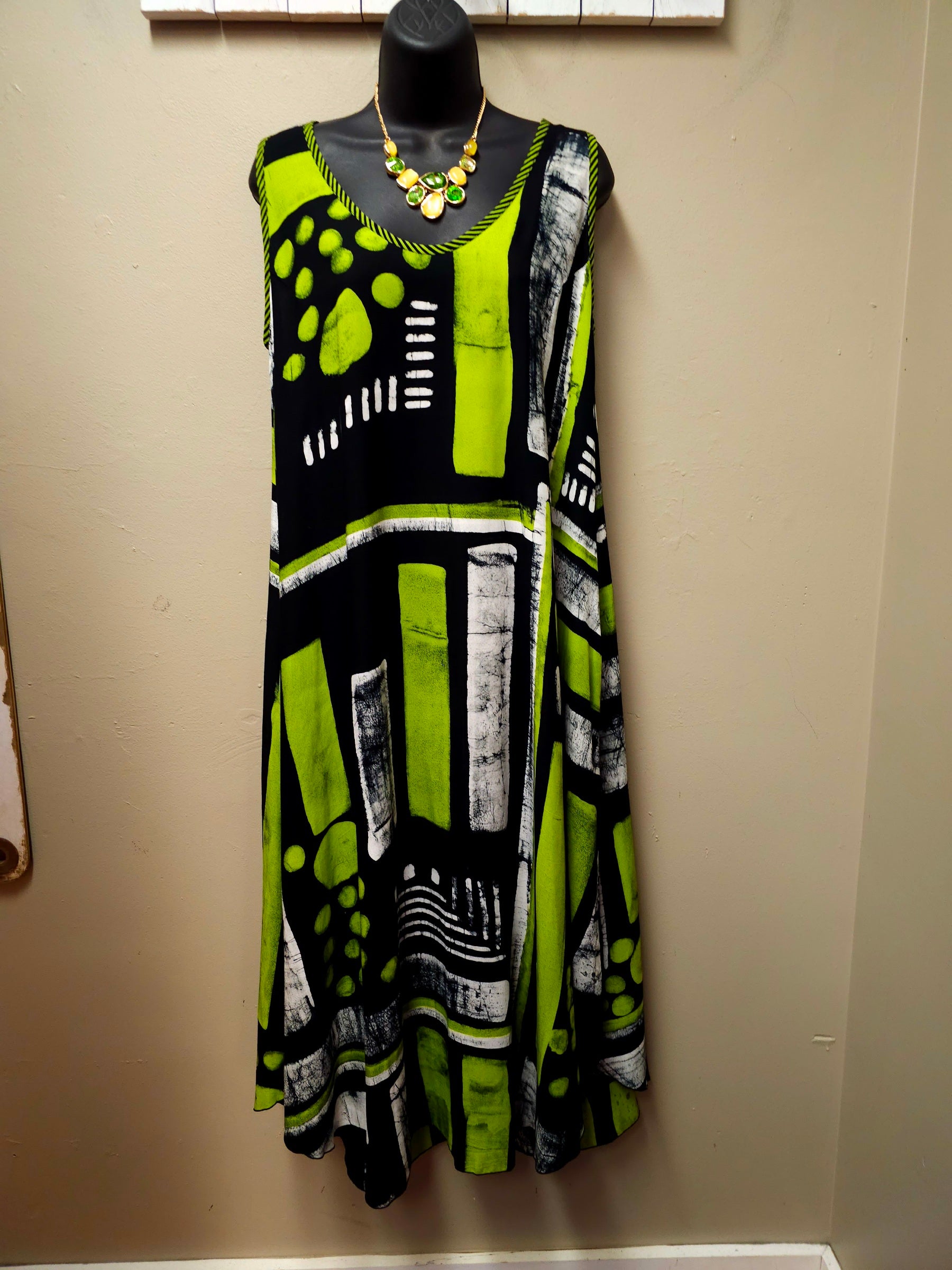 Stunning Sleeveless Black & Green Dress