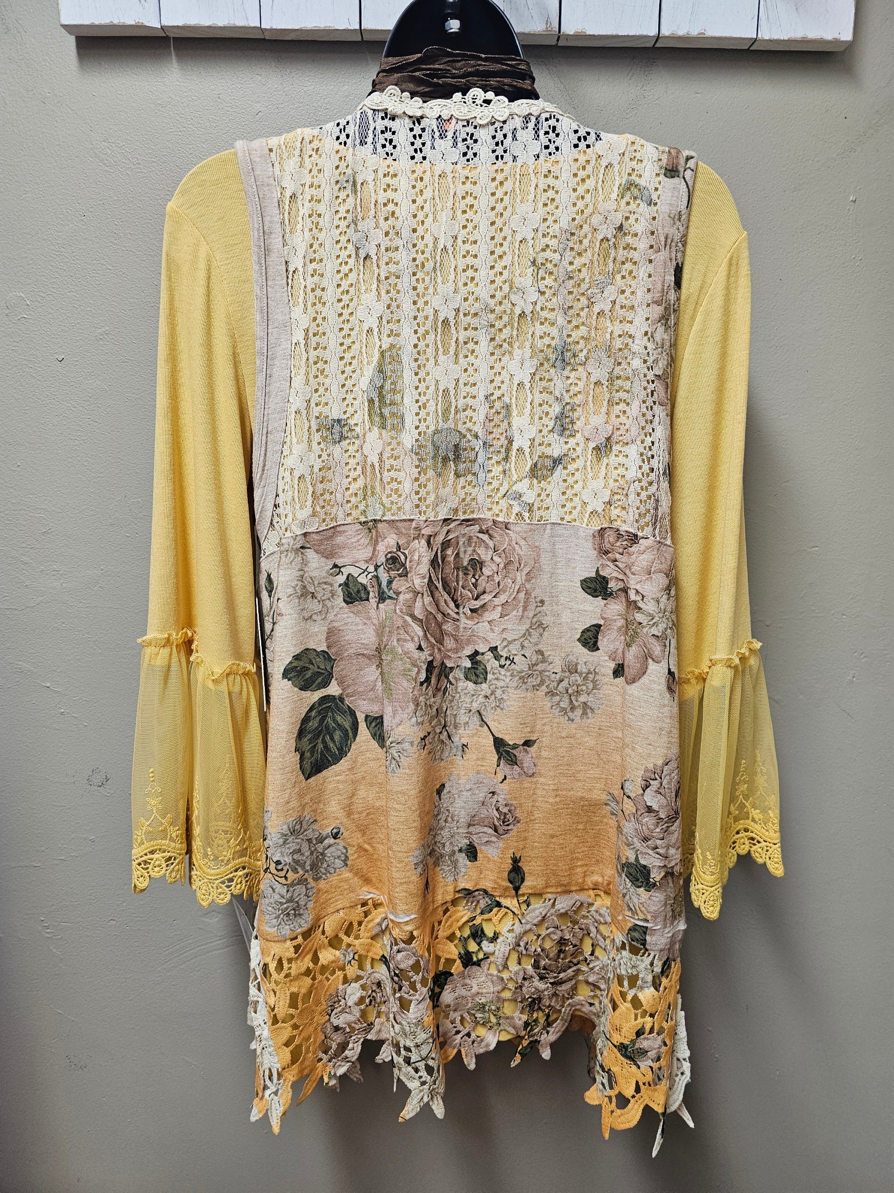 Vintage Yellow Rose Vest with Lace Accents and Pockets