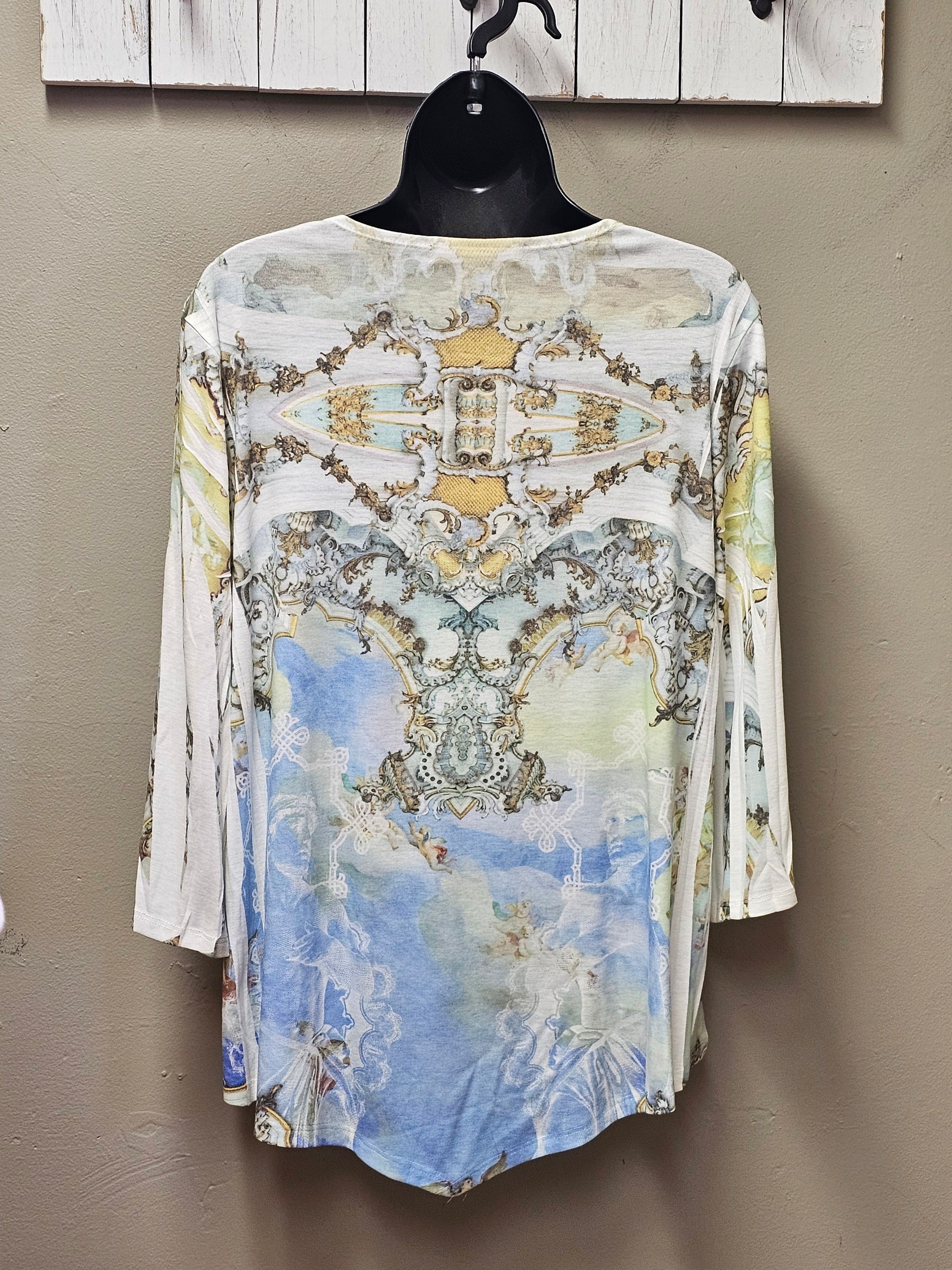 Gorgeous Light Sweater Top in a Renaissance Design with Sleeves