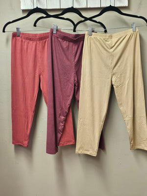 FINAL SALE was $16.99 - One Size REGULAR Peach Fuzz Legging Capri Length