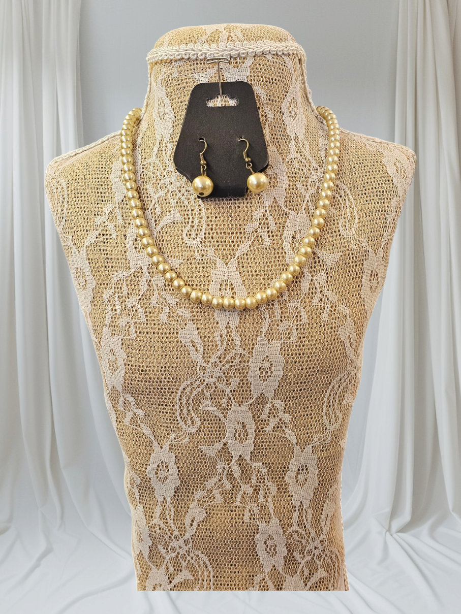 FINAL SALE was $19.99 -  Vintage Look Pearl Necklace with Earring