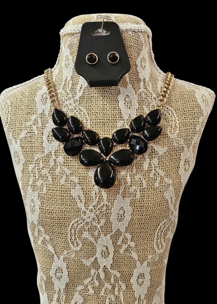 FINAL SALE was $24.99 - Elegant Black Necklace