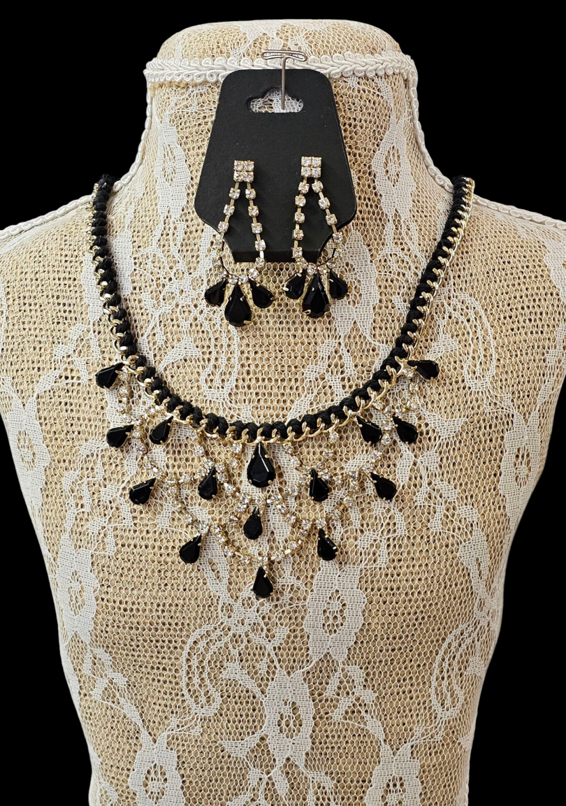 FINAL SALE was $24.99 - Gorgeous Black and Clear Crystal Necklace