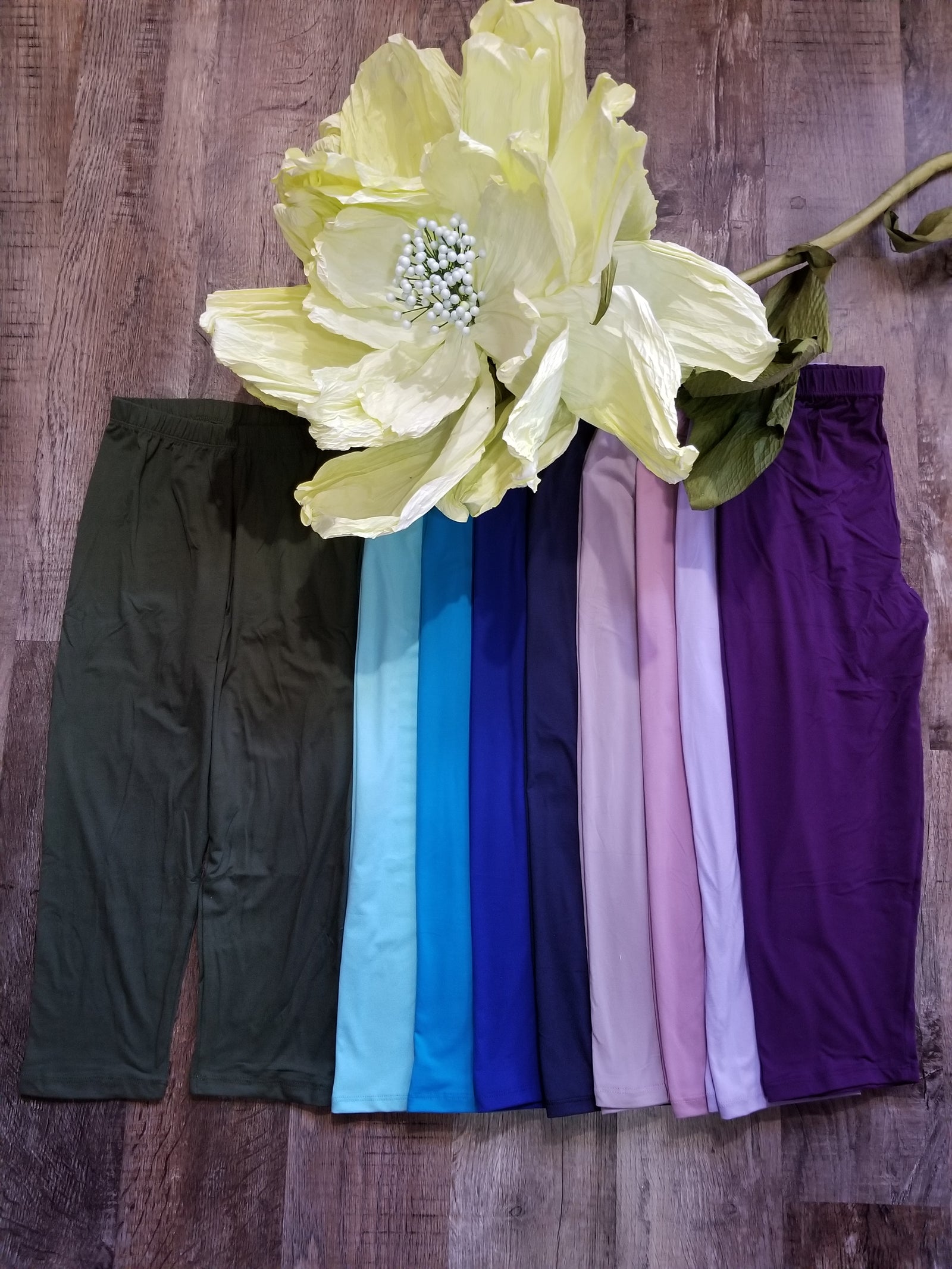 zBEST SELLER - One Size REGULAR Peach Fuzz Legging Capri Length - You-nique Bou-tique