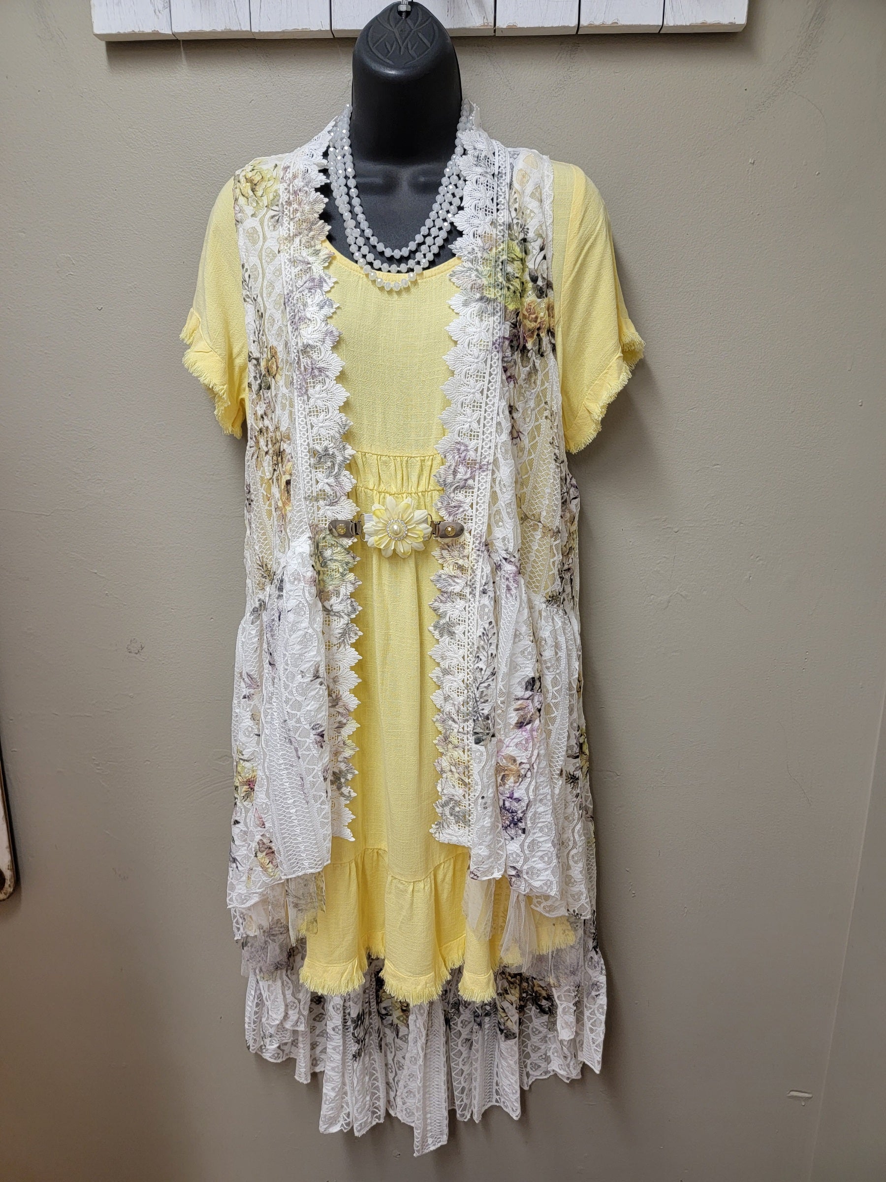 Exquisite  Lace Vest with Yellow Roses on Ivory