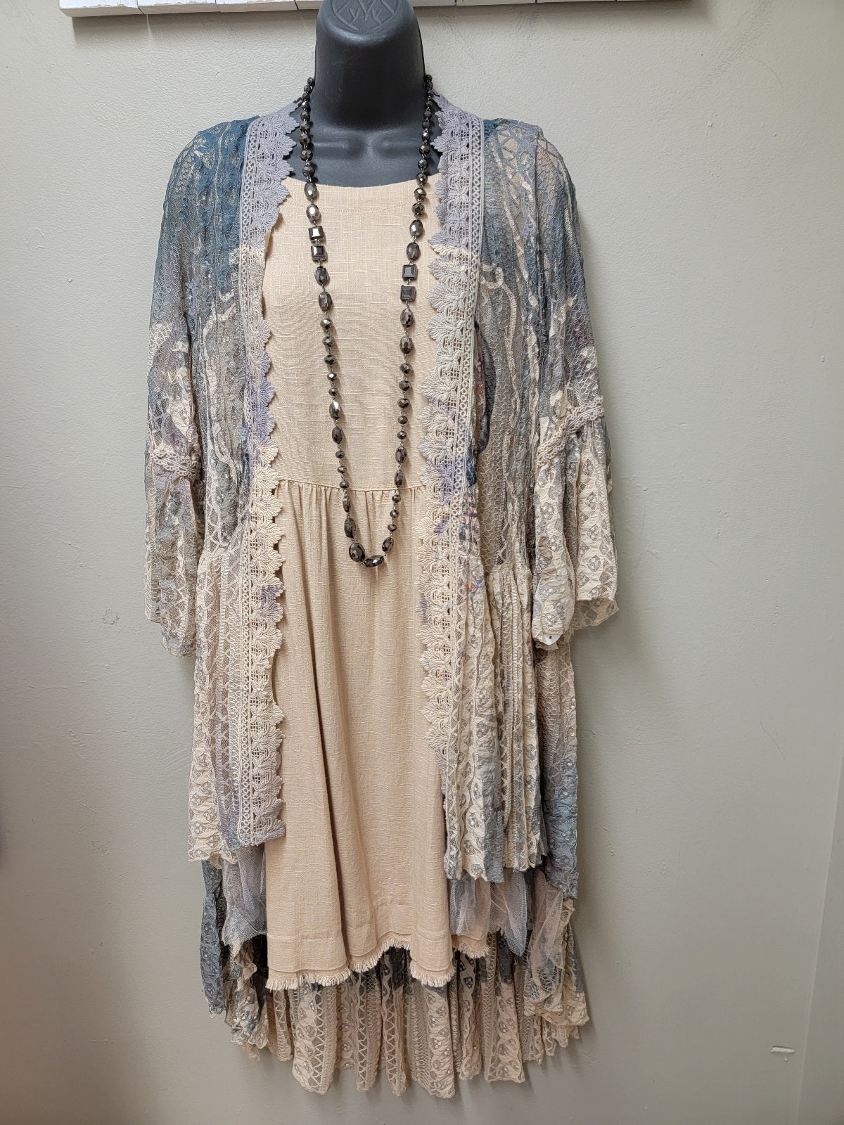 Chic Western Design Lace Duster with a Vintage-inspired Look.